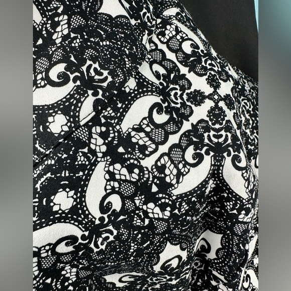 NWT Torrid cropped blouse sleeves top, size 3X, black white lattice print - Picture 9 of 14